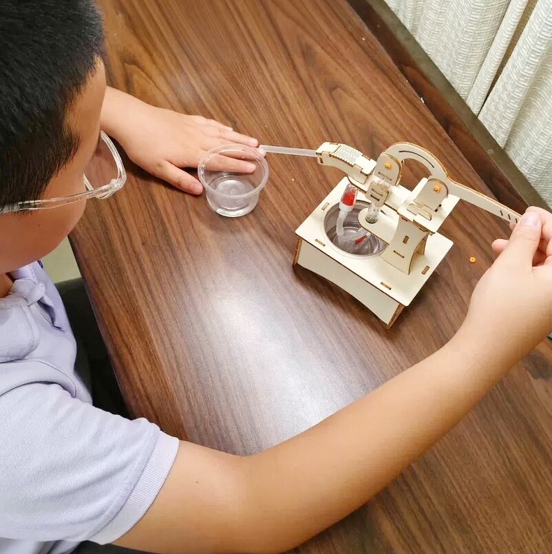 Wooden DIY Hand Pump Well Mode - مراجعة Science Project Diy وسعره